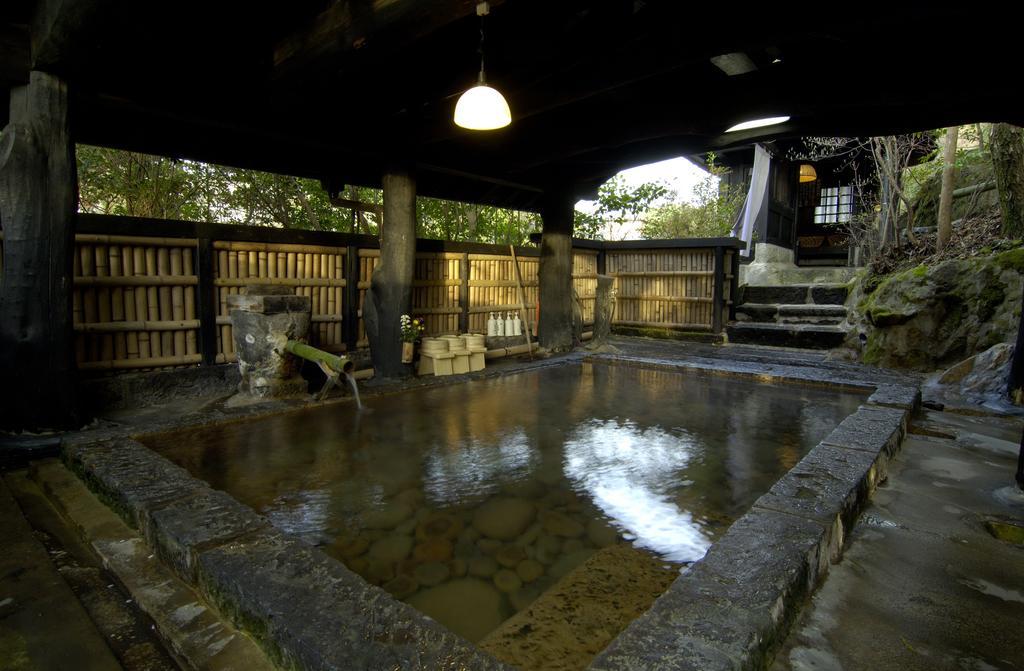 Kurokawa Onsen Yama No Yado Shinmeikan Minamioguni Buitenkant foto